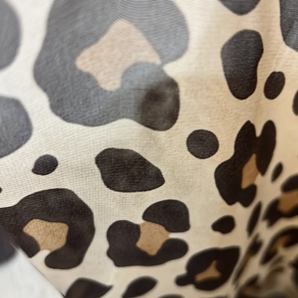 Blouse leopard print size M/L lightweight HKR Collections - Picture 9 of 9
